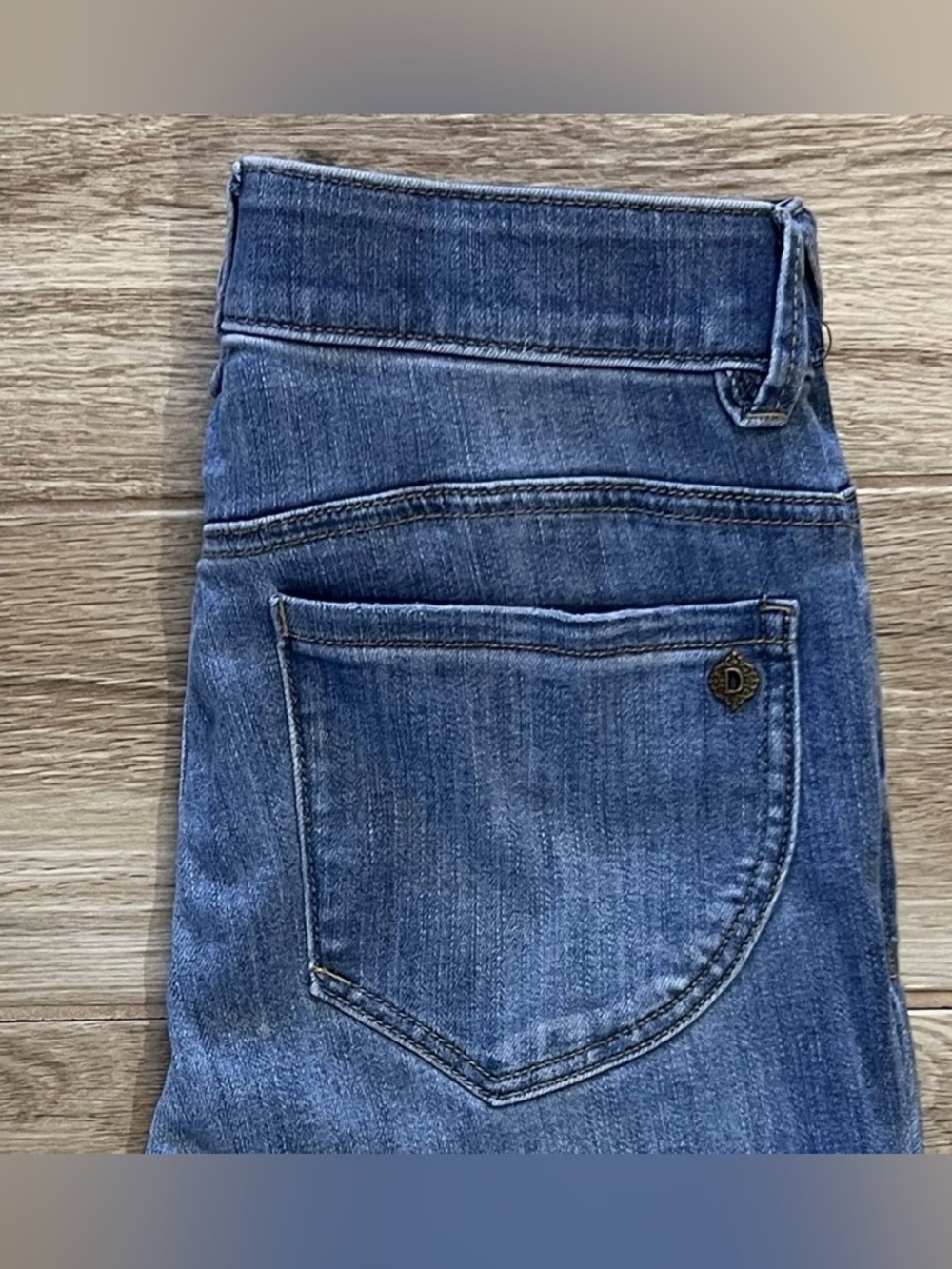 Democracy Jeans Women 4 Blue Straight Leg AB Technology Crop - Picture 2 of 5